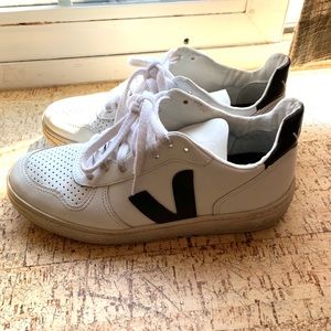 Veja v10 sneaker